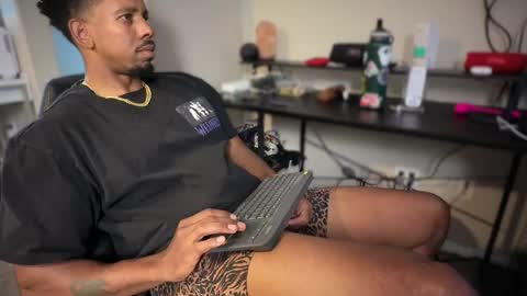 Snapshot of 10inch_gymjunky chatting on May 2026 07:31:02 PM MrSteeleXXX - snapchat online show from May 2026 07:31:02 PM