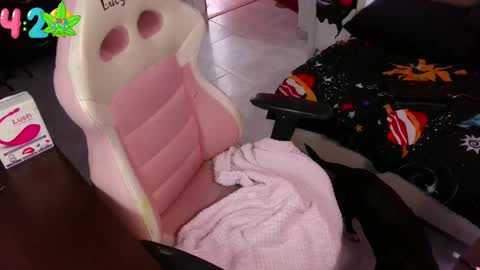 Snapshot of 111lucygrim111 chatting on February 2025 08:11:02 PM 111lucygrim111 online show from February 2025 08:11:02 PM