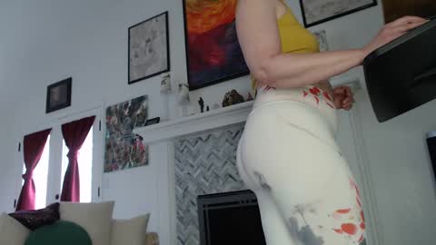 Aurora Willows online show from February 2025 08:56:01 PM