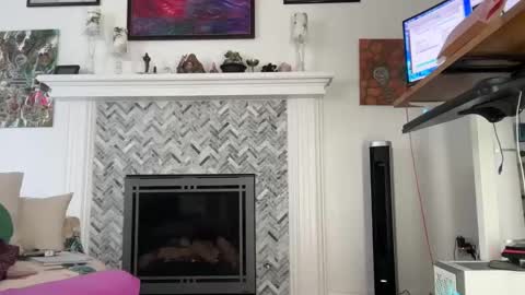 Aurora Willows online show from March 2025 03:07:01 PM