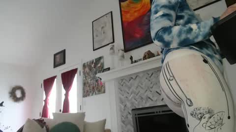 Aurora Willows online show from March 2025 06:55:01 PM