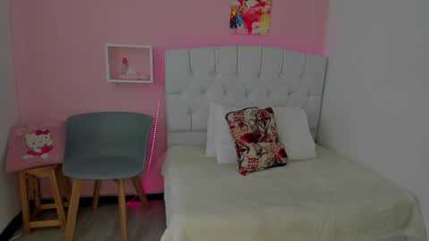 Snapshot of 18candy chatting on December 2024 03:42:01 PM 18candy online show from December 2024 03:42:01 PM