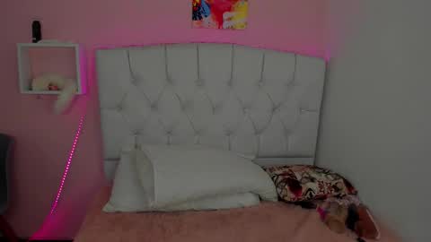 Snapshot of 18candy chatting on December 2025 10:04:02 PM 18candy online show from December 2025 10:04:02 PM