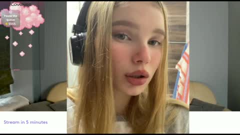 Kira online show from November 2025 04:56:02 AM