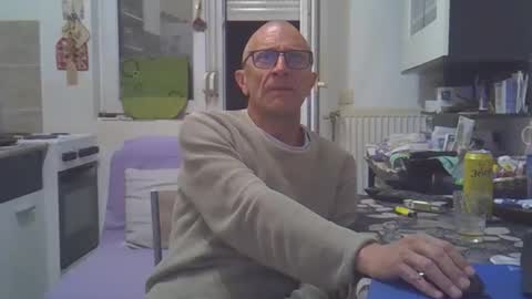 Snapshot of 1973man chatting on April 2026 10:18:01 PM 1973man online show from April 2026 10:18:01 PM