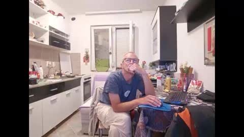 Snapshot of 1973man chatting on June 2026 10:32:01 PM 1973man online show from June 2026 10:32:01 PM
