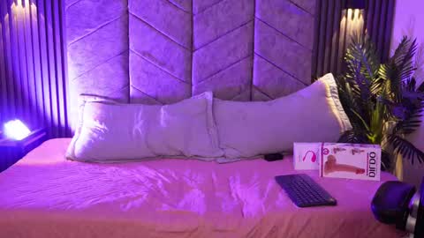 anya online show from September 2025 08:08:01 PM