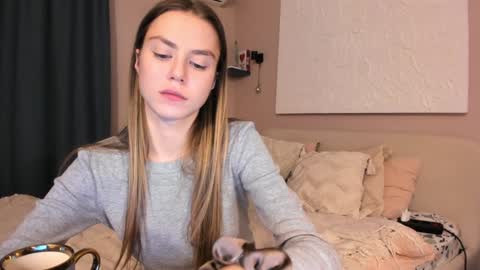 Lily 3 online show from December 2024 09:33:01 PM