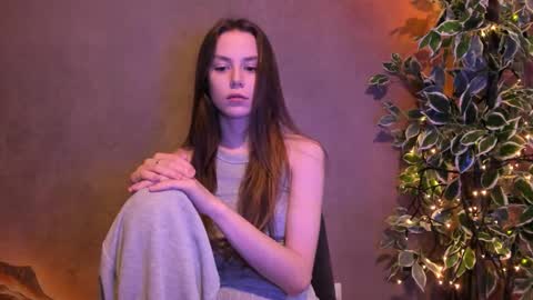 Lily 3 online show from September 2025 03:34:02 PM