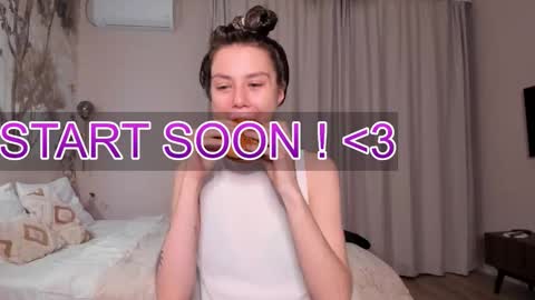 Lily 3 online show from November 2025 03:44:02 PM