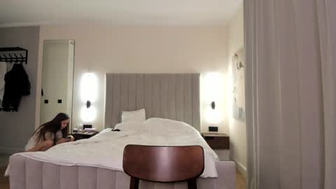 Lily 3 online show from November 2025 06:41:02 PM