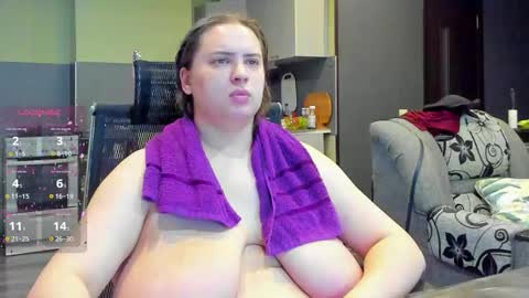 1LINDSEY1 online show from November 2025 11:00:01 AM