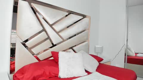 Luisa online show from February 2025 08:02:02 PM