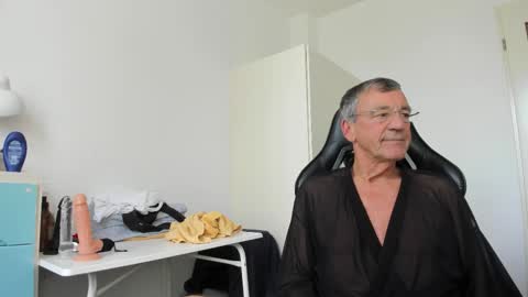 Henk online show from October 2025 12:17:01 PM