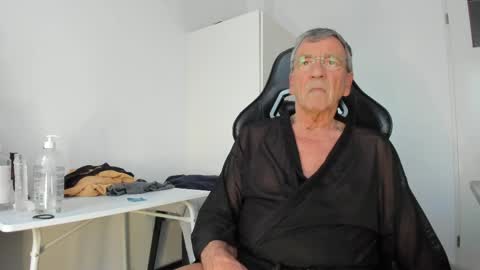 Henk online show from April 2026 06:21:01 PM