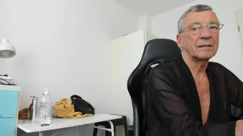 Henk online show from April 2026 03:24:01 PM