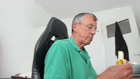 Snapshot of 200gentleman chatting on July 2026 02:02:02 PM Henk online show from July 2026 02:02:02 PM