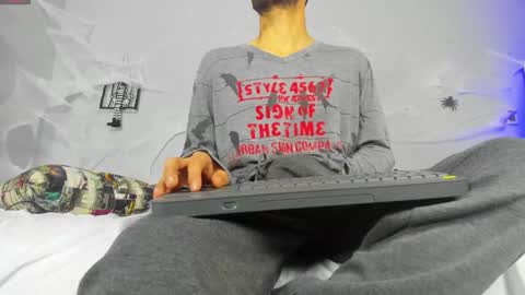 Snapshot of 2_fire chatting on October 2025 08:38:01 PM 2_fire online show from October 2025 08:38:01 PM