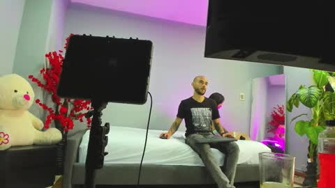 Snapshot of 2_fire chatting on November 2025 07:49:02 PM 2_fire online show from November 2025 07:49:02 PM