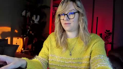 Snapshot of 5_in_one chatting on December 2024 04:43:02 AM Sunshine online show from December 2024 04:43:02 AM