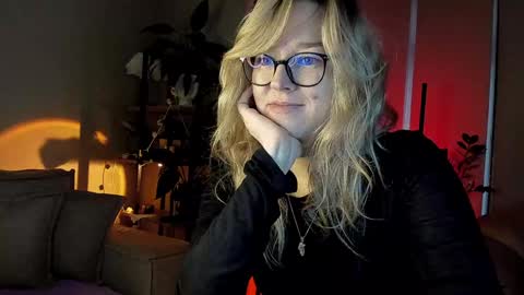 Snapshot of 5_in_one chatting on December 2024 07:43:01 AM Sunshine online show from December 2024 07:43:01 AM