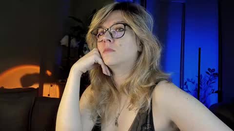 Snapshot of 5_in_one chatting on December 2024 06:11:02 AM Sunshine online show from December 2024 06:11:02 AM