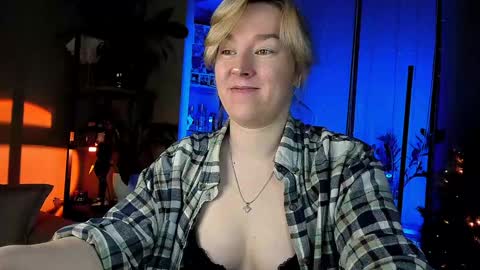 Snapshot of 5_in_one chatting on January 2025 04:39:02 AM Sunshine online show from January 2025 04:39:02 AM