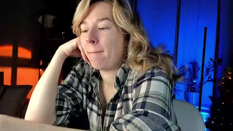 Snapshot of 5_in_one chatting on January 2025 04:15:01 AM Sunshine online show from January 2025 04:15:01 AM