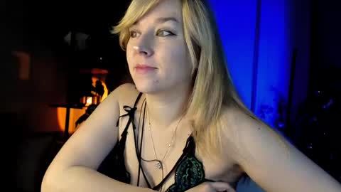 Snapshot of 5_in_one chatting on February 2025 04:14:02 AM Sunshine online show from February 2025 04:14:02 AM