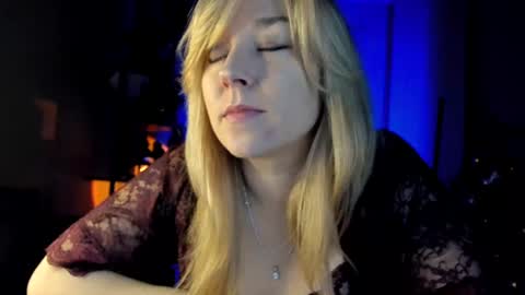 Snapshot of 5_in_one chatting on February 2025 05:20:01 AM Sunshine online show from February 2025 05:20:01 AM