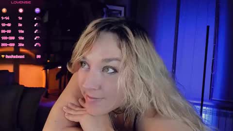 Snapshot of 5_in_one chatting on October 2025 03:06:02 AM Sunshine online show from October 2025 03:06:02 AM