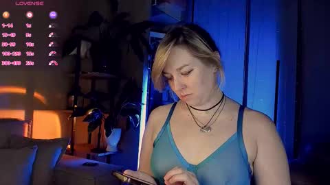 Snapshot of 5_in_one chatting on November 2025 05:08:02 AM Sunshine online show from November 2025 05:08:02 AM