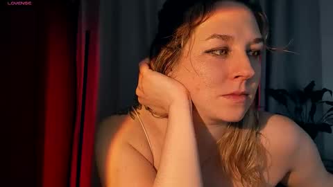 Snapshot of 5_in_one chatting on November 2025 02:59:01 AM Sunshine online show from November 2025 02:59:01 AM