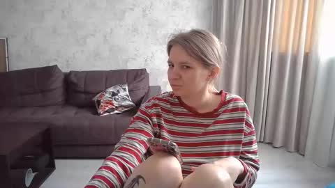 Snapshot of 69riley_reid69 chatting on June 2026 07:03:02 AM 69Riley Reid69 online show from June 2026 07:03:02 AM