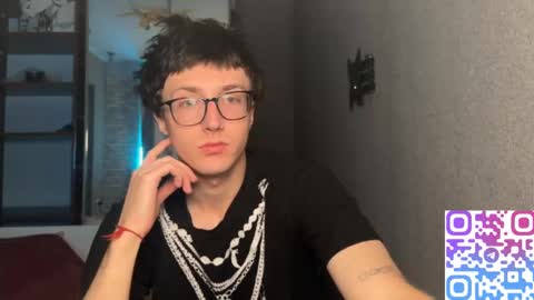 Phillip online show from November 2025 04:01:02 AM