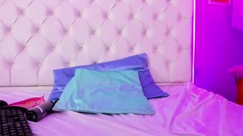 Abril  online show from January 2025 01:53:02 AM