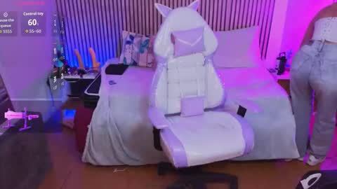 Snapshot of _aitana_011 chatting on November 2025 07:48:02 PM aitana online show from November 2025 07:48:02 PM