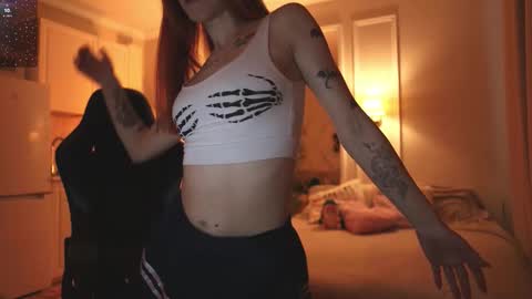 _alice_meyss_ online show from November 2025 09:43:02 AM