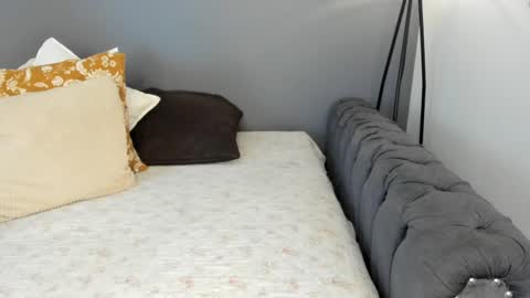  Alice  online show from February 2025 08:07:02 PM