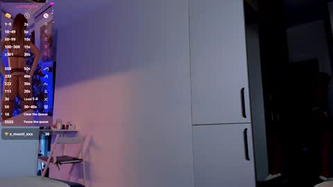 Snapshot of _alleyesonme chatting on December 2024 01:02:01 PM Mia online show from December 2024 01:02:01 PM