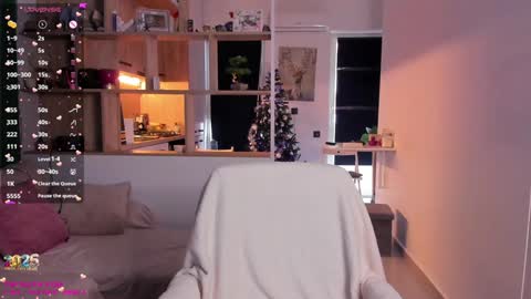 Snapshot of _alleyesonme chatting on December 2024 10:37:01 AM Mia online show from December 2024 10:37:01 AM