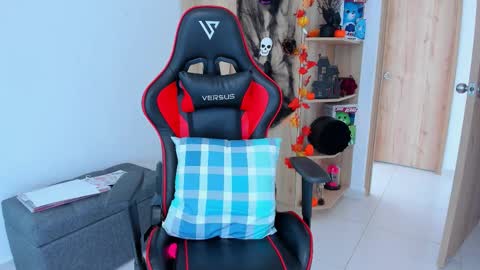 AMANDA online show from October 2025 05:01:01 PM