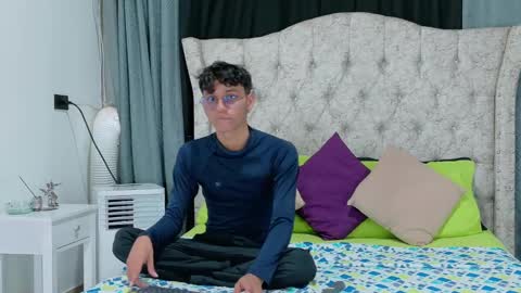 Andres online show from December 2024 06:52:01 PM