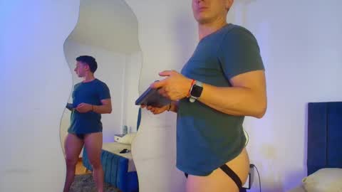 _andrewfalcon2 online show from November 2025 08:19:02 PM