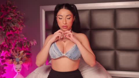 Anna online show from January 2025 11:34:02 PM