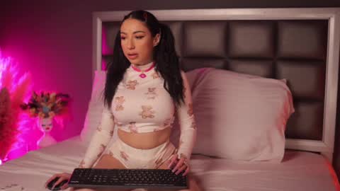 Anna online show from February 2025 08:24:01 PM