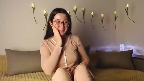 Anna online show from February 2025 07:11:01 PM