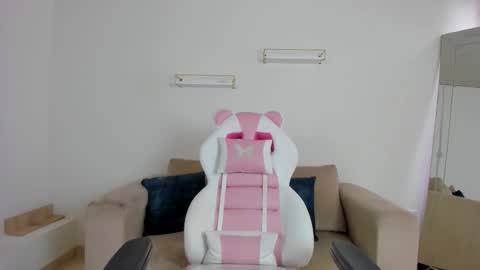    online show from November 2025 12:17:01 PM