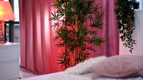 Snapshot of _arielle chatting on December 2024 12:24:01 PM Arielle online show from December 2024 12:24:01 PM