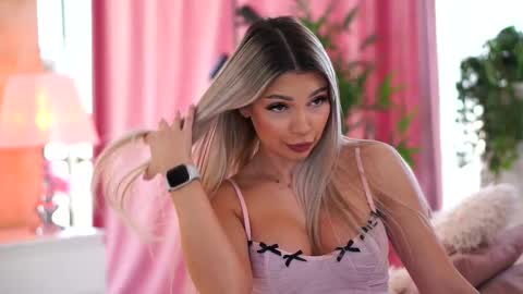 Snapshot of _arielle chatting on February 2025 10:48:02 AM Arielle online show from February 2025 10:48:02 AM